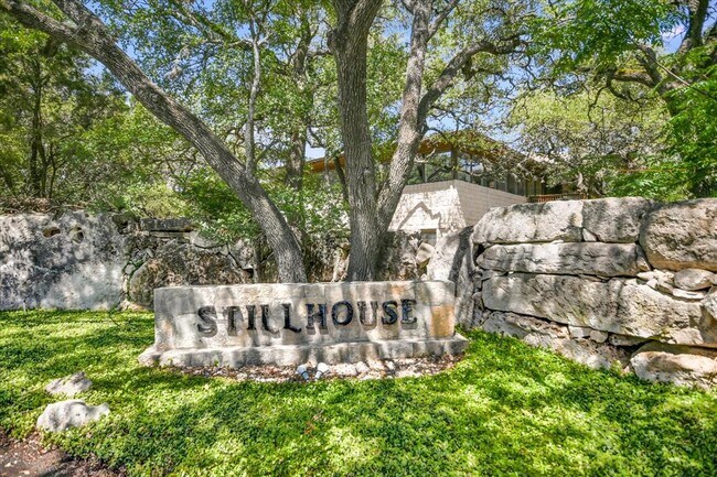 Building Photo - 4711 Spicewood Springs Rd
