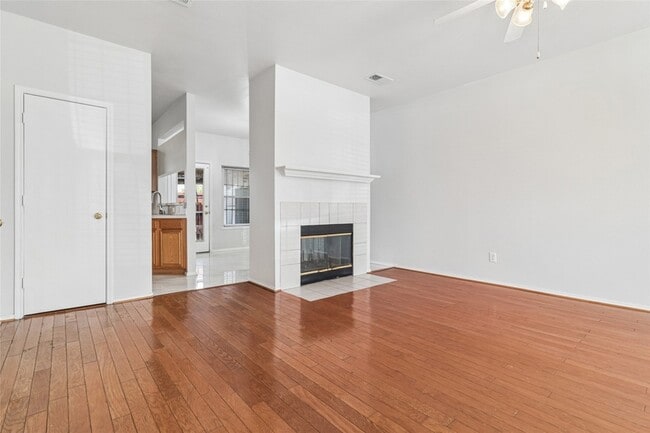 Building Photo - 3805 Brandon Park Dr