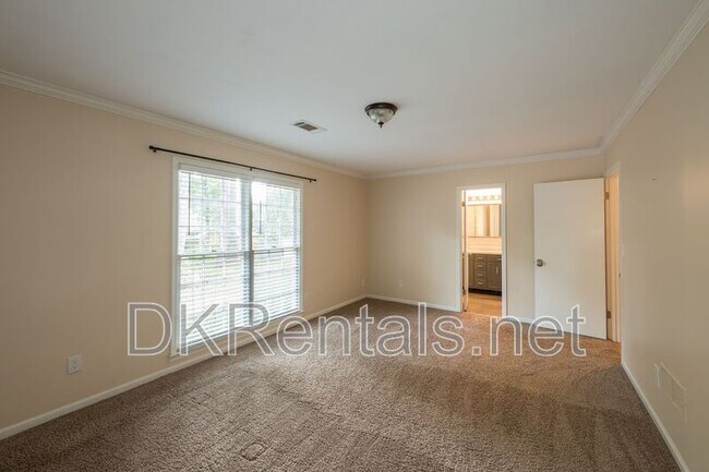 Building Photo - 225 Pebble Trail