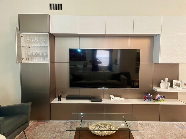 Building Photo - 9709 Shadybrook Dr