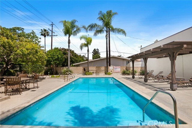 Building Photo - 4425 W Sarah St