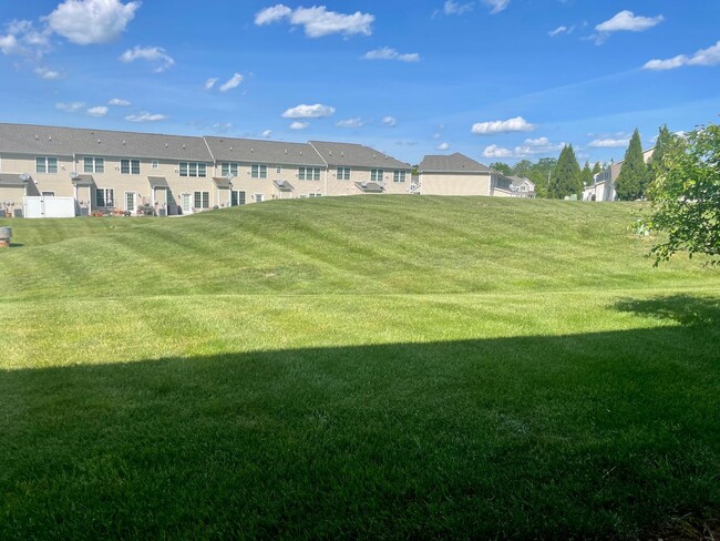 Building Photo - Braxton Park Townhome