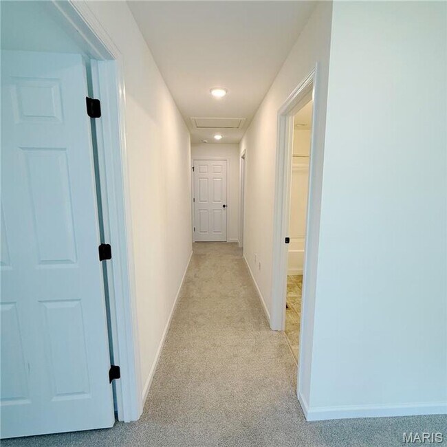 Building Photo - 934 Little Fieldstone Court