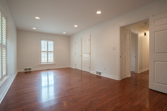 Building Photo - 218 Bramton Rd