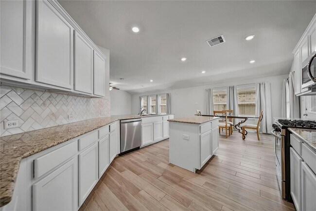 Building Photo - 9539 Summer River Dr
