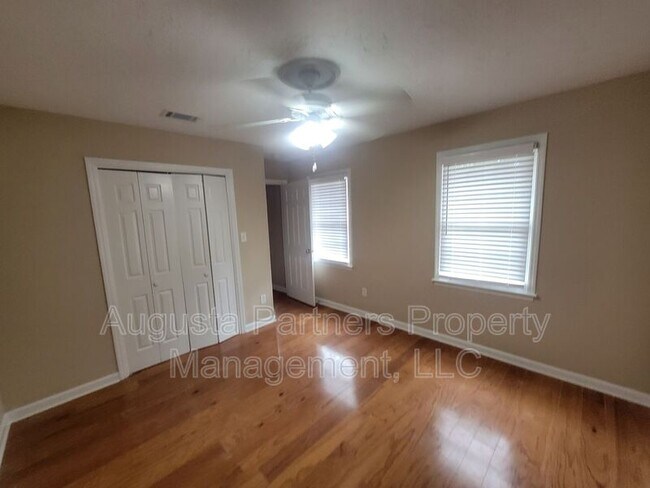 Building Photo - 288 Wakefield Ln S