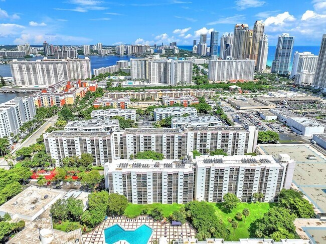 Building Photo - 16909 N Bay Rd