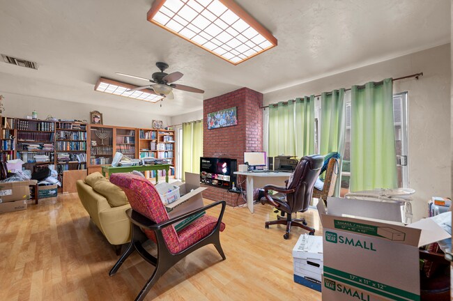 Building Photo - 4 Bed/2 Bath House - Walk to SDSU!