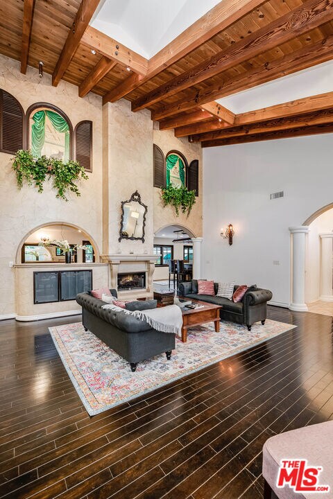 Building Photo - 4063 Benedict Canyon Dr