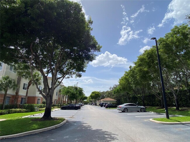 Building Photo - 9825 Baywinds Blvd