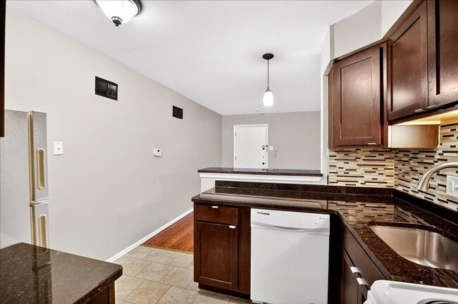 Building Photo - Eeeeeeeeee!