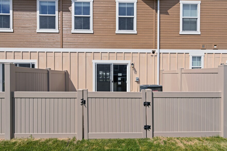 Building Photo - 10717 W Brownstone Ln