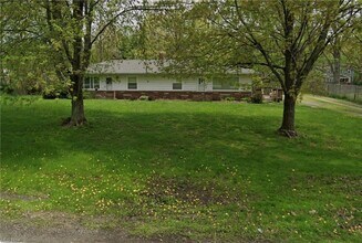 Building Photo - 2bd/1bth Duplex in Kent with detached garage