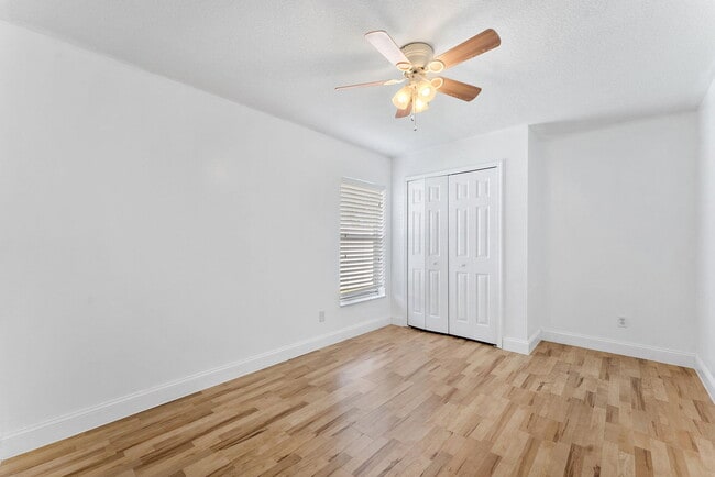 Building Photo - 655 SE Ron Rico Terrace