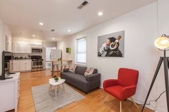 Building Photo - Beautiful and spacious 2 bedroom Apartment with Deck in Society Hill, right on South Street