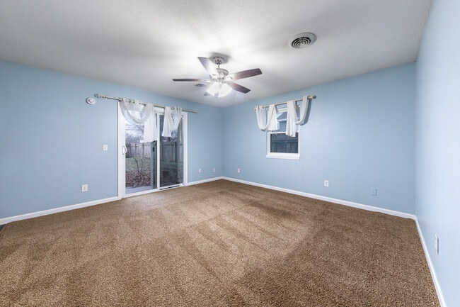 Building Photo - 804 Pottawatomie Ave