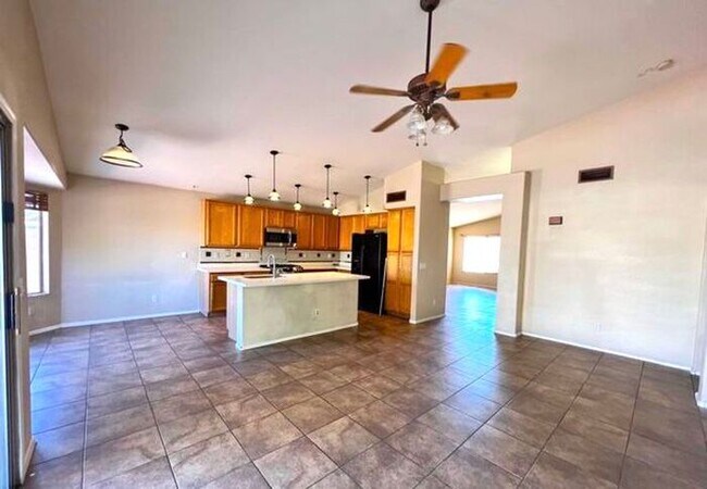 Building Photo - Lovely 4-bedroom, 2-bathroom home located ...