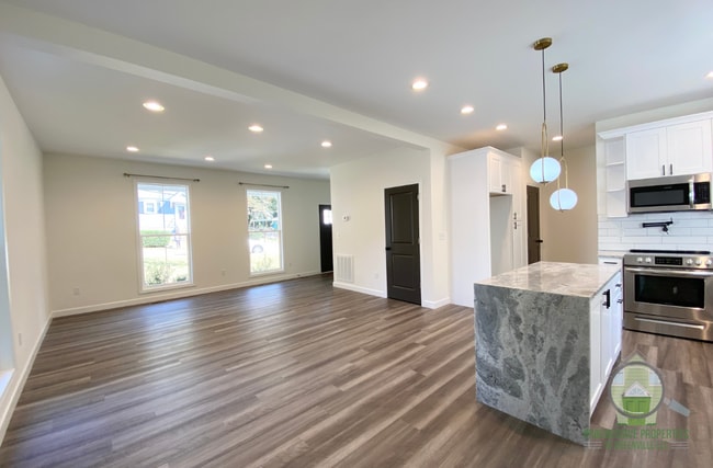 Building Photo - 228 Maco Terrace