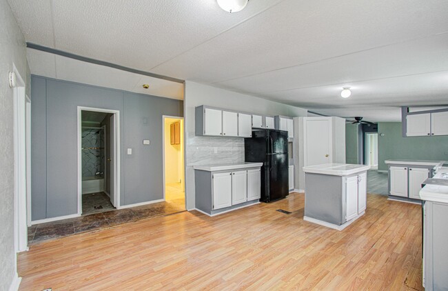 Building Photo - 16307 Antelope Ln