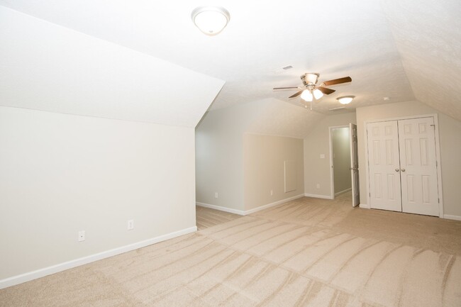 Building Photo - "Charming 4-Bedroom Home with Granite Coun...
