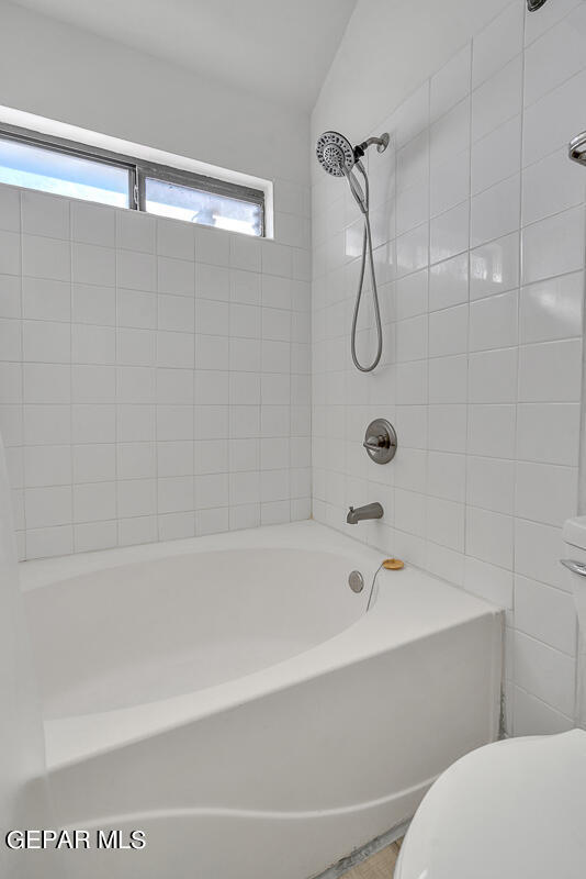 Building Photo - 1049 Desierto Luna St