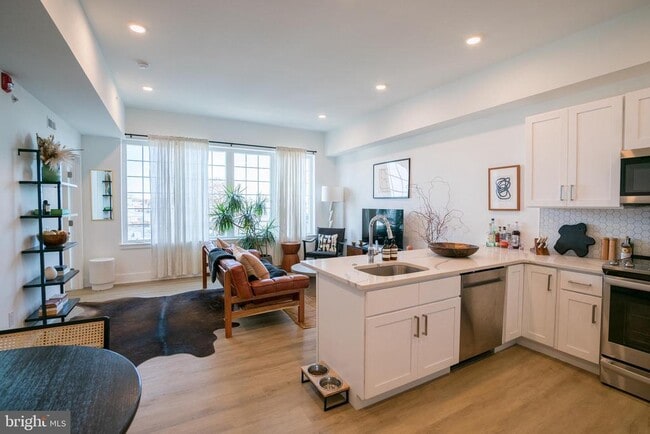 Building Photo - 1324 Frankford Ave