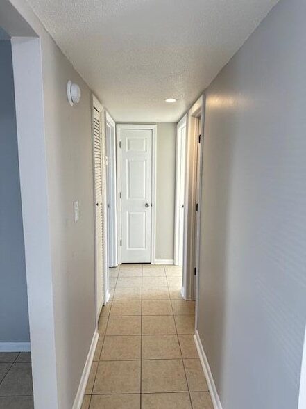 Building Photo - 2075 Clingan Dr NW