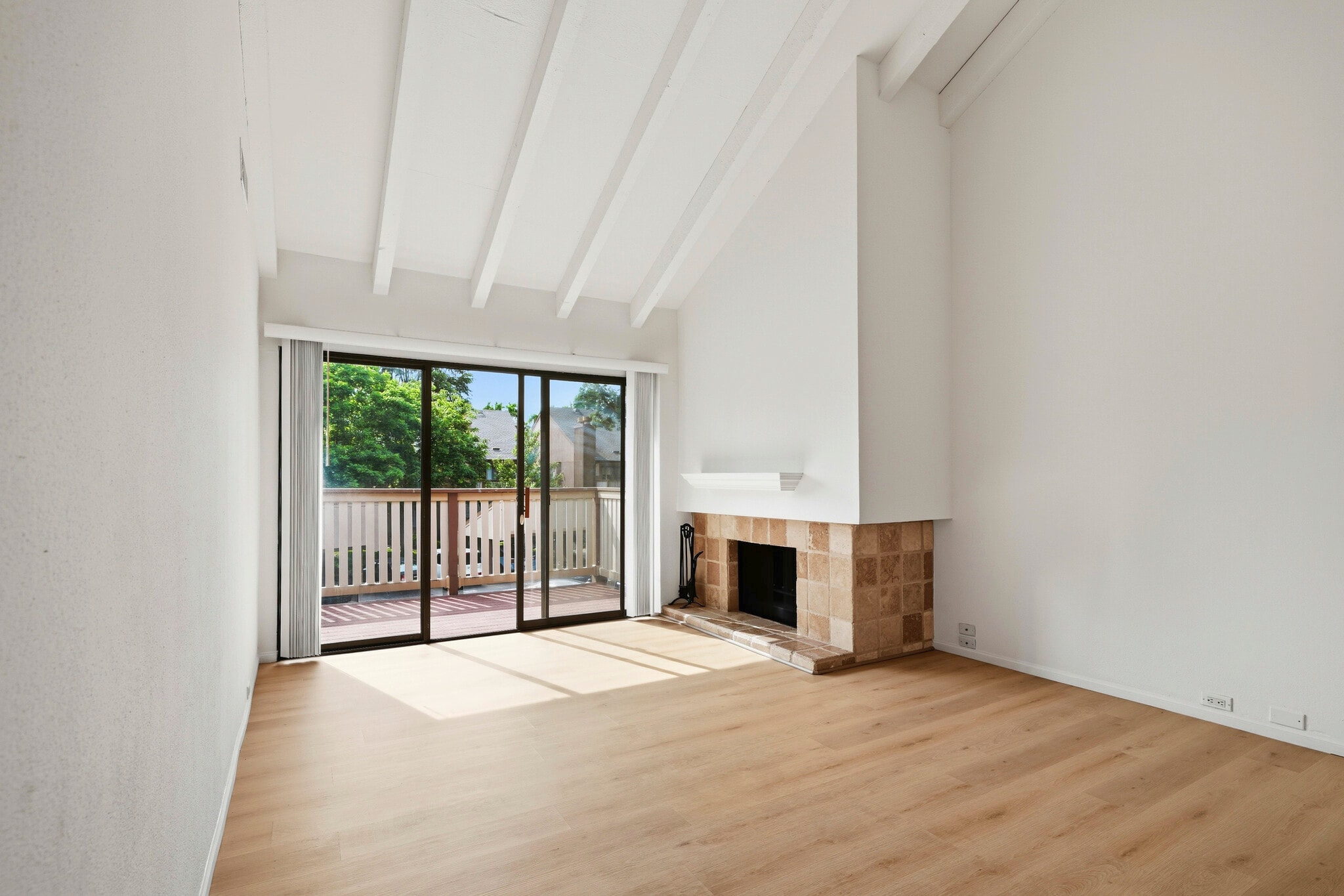 Building Photo - 523 Woodside Oaks