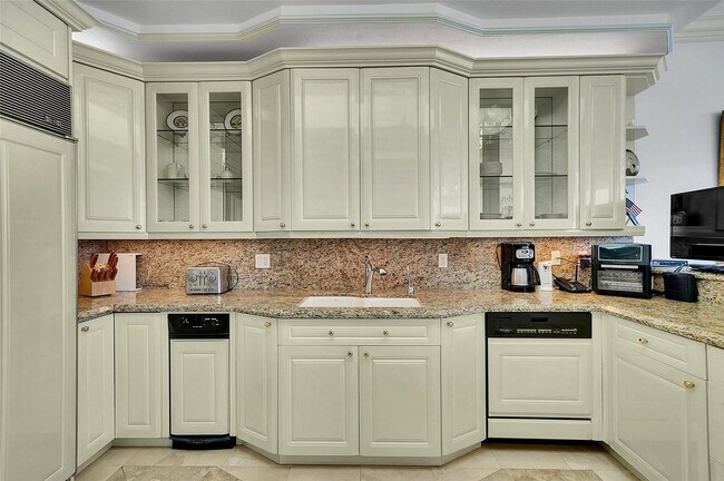 Building Photo - 6001 N Ocean Dr