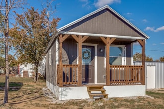 Building Photo - 906 El Camino Real