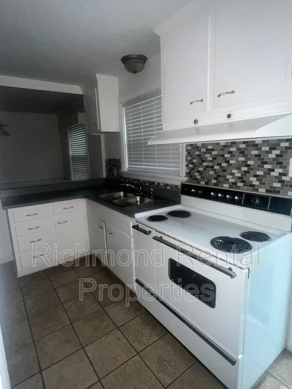 Building Photo - 5021 Thrush Ln