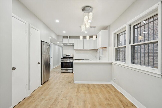 Building Photo - 2623 W Arthur Ave