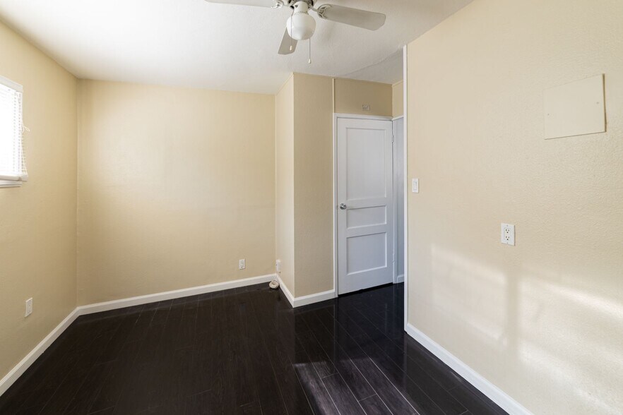 Building Photo - 1911 Church St