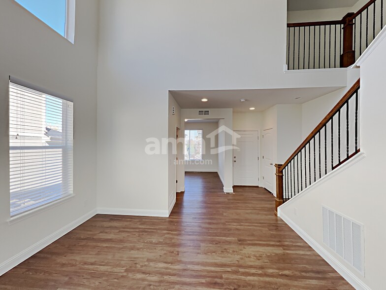 Building Photo - 12749 Ventana St