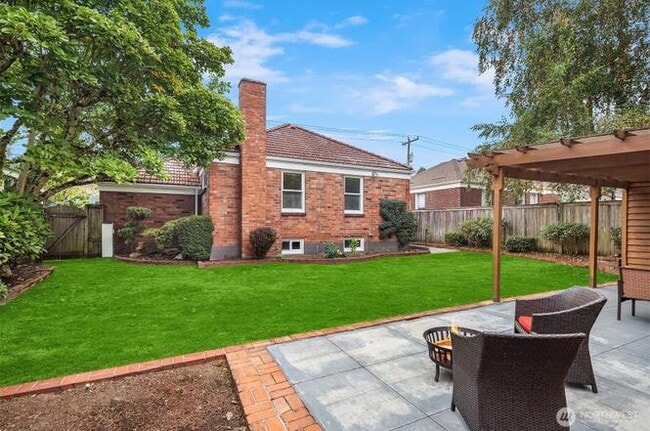 Building Photo - 5035 47th Ave NE