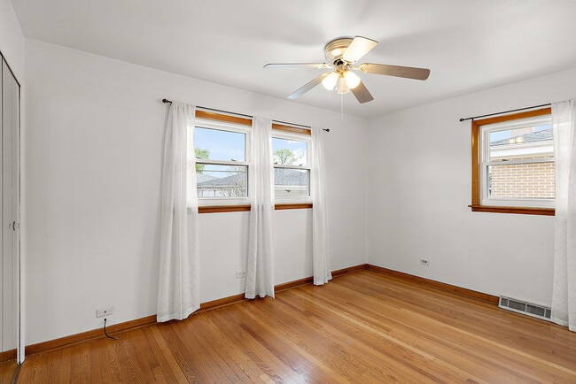 Building Photo - 4909 N Orange Ave