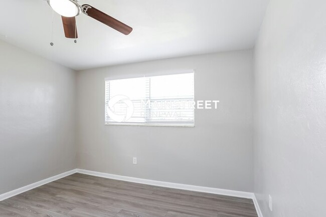 Building Photo - 9564 Crestview St