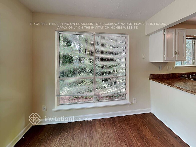 Building Photo - 614 Oxford Hall Dr SW