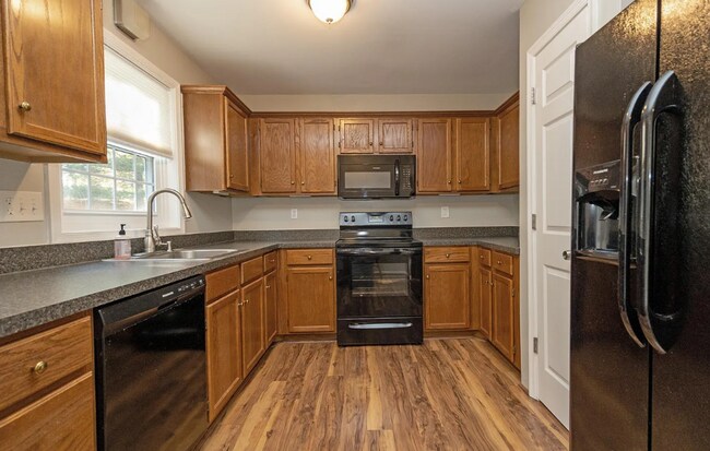 Building Photo - 2 Bedroom Home