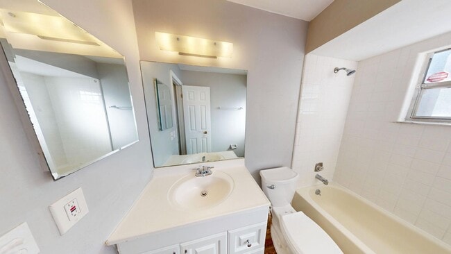 Building Photo - 3 Bed / 2 Bath Home In Deltona Available NOW!!