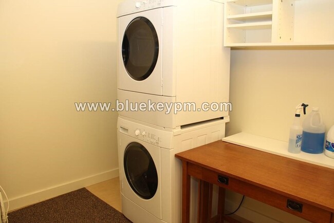 Building Photo - 2 Bed, 2 Bath Condo with 24 HR Concierge a...