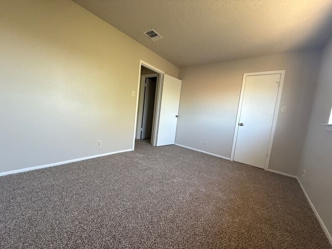 Building Photo - 8437 Forest Ridge Dr