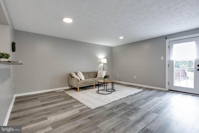 Building Photo - 682 Willowby Run