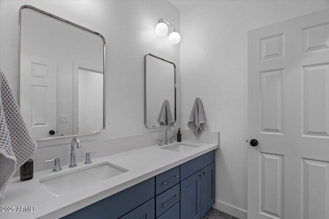 Building Photo - 3523 E Alfalfa Dr