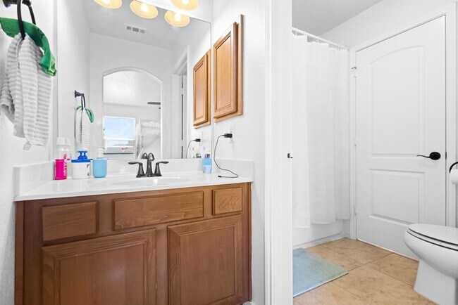 Building Photo - 2831 Elm Tree Park