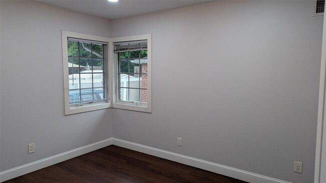 Building Photo - 476 Whittier Ave