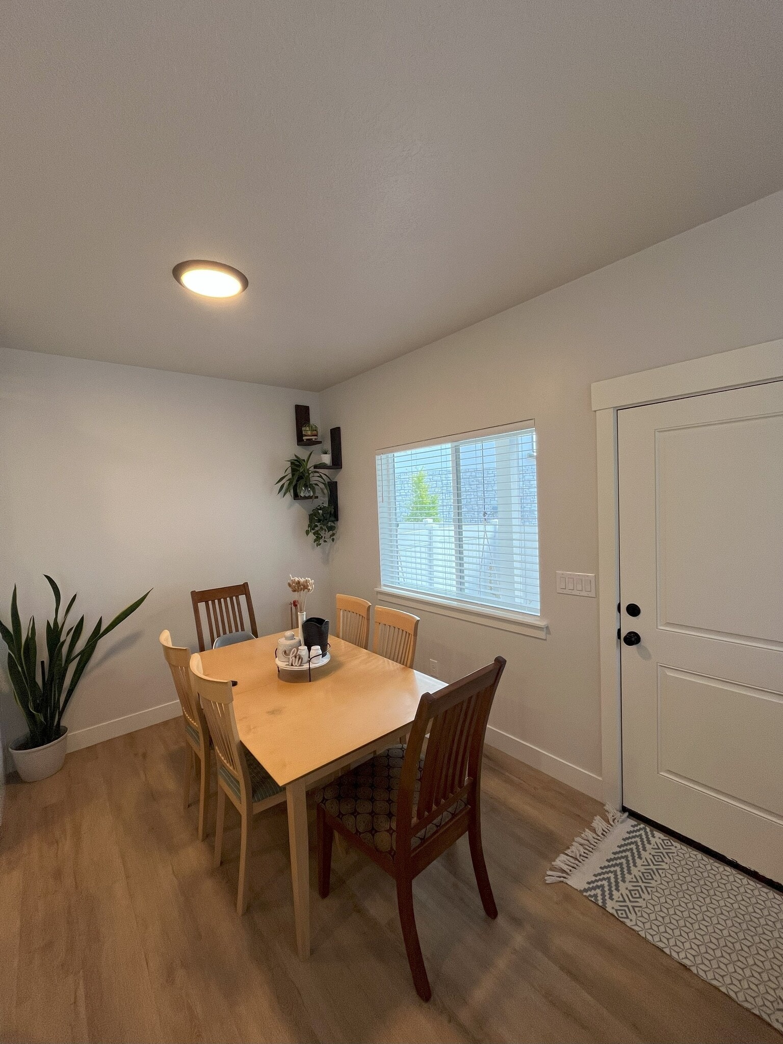Dining Area - 525 W Caroles Way