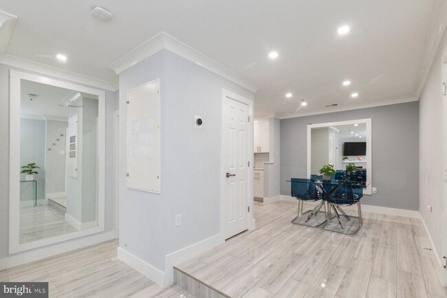 Building Photo - 255 S Pickett St