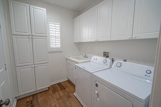 Building Photo - 23932 Windward Ln