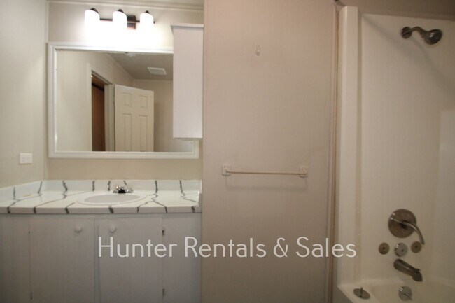 Building Photo - Won't Last!